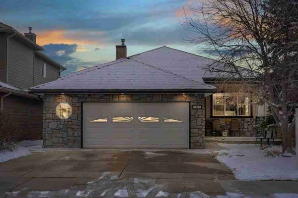 1907 Woodside Boulevard NW, Airdrie